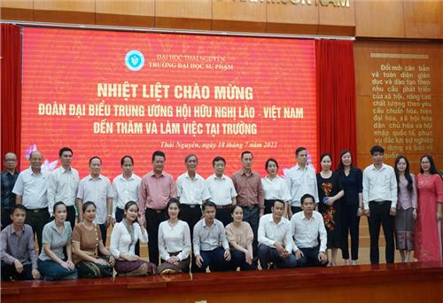 Giữ gìn và phát triển quan hệ đặc biệt Việt - Lào