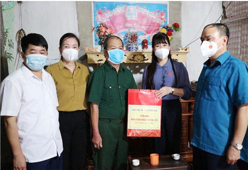 Võ Nhai: Trên 1.700 suất quà tặng gia đình chính sách, người có công