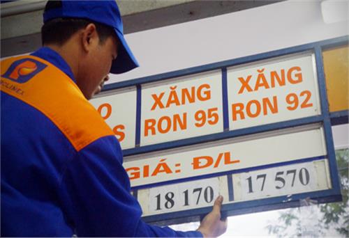 Tập đoàn Xăng dầu Việt Nam giảm giá xăng dầu từ 16 giờ 30 ngày 06/01/2015