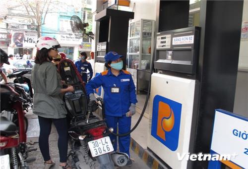 Giá xăng RON 92 giảm gần 1.000 đồng mỗi lít từ trưa ngày 7/11 