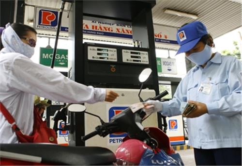 Giá xăng tăng hơn 200 đồng mỗi lít