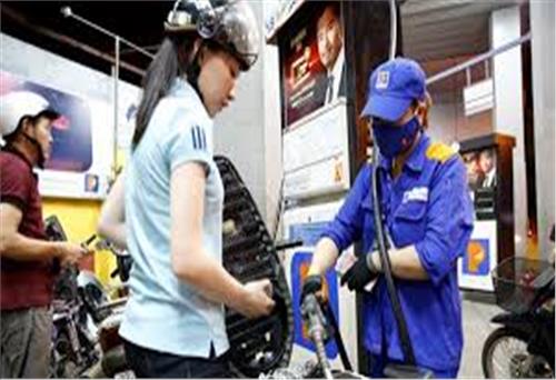 Đầu năm mới, giá xăng đồng loạt giảm