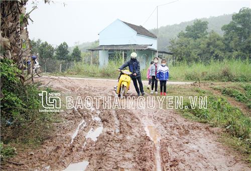 Khó khăn bủa vây xóm nghèo