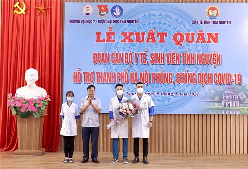 Gần 200 tình nguyện viên lên đường đến Hà Nội hỗ trợ chống dịch COVID-19