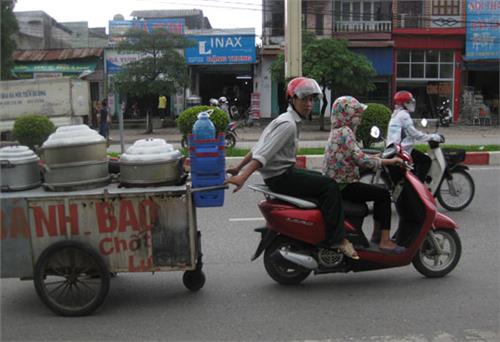 Nghiêm khắc xử lý xe máy kéo, đẩy xe xích lô, xe ba gác