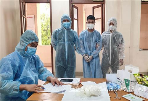 Bắt đối tượng vận chuyển trái phép hơn 900g ma túy tổng hợp khi đang mắc COVID-19