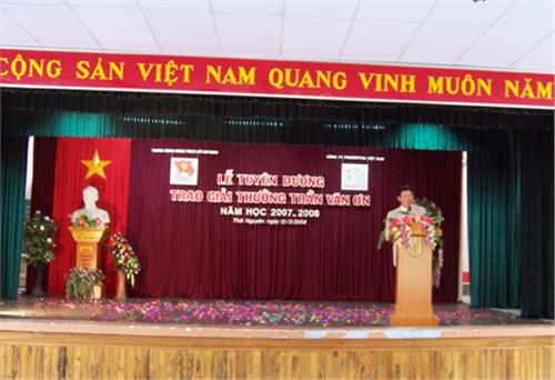 34 students received Tran Van On Award