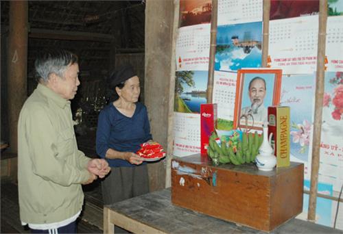 Vững chãi lòng dân