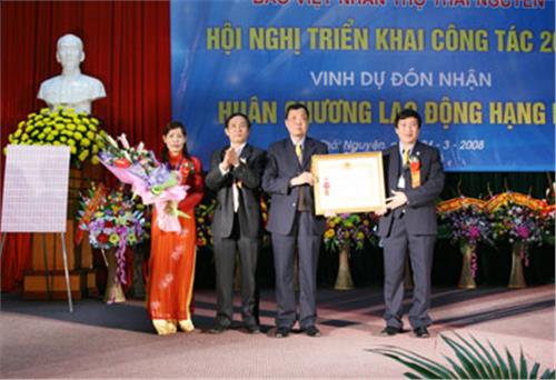 Thai Nguyen Life Insurance receives third-class Labour Medal