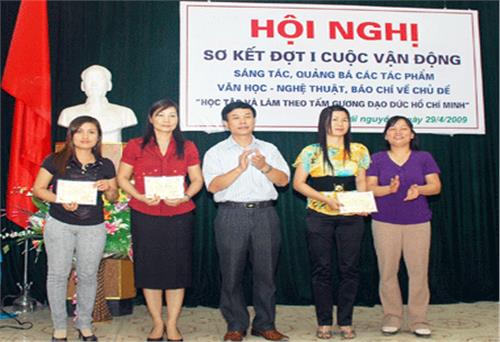 15 tác phẩm đoạt giải Cuộc thi viết về Cuộc vận động học tập và làm theo tấm gương đạo đức Hồ Chí Minh