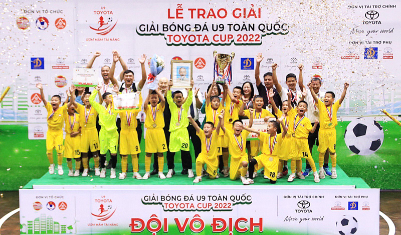  U9 Sông Lam Nghệ An bảo vệ thành công chức vô địch U9 quốc gia 2022.