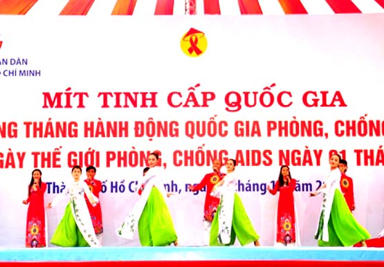  Tháng hành động quốc gia phòng, chống HIV/AIDS đã chính thức được Ủy ban Quốc gia phòng, chống AIDS và phòng, chống tệ nạn ma túy, mại dâm (UBQG) phát động từ năm 2008 và từ đó đến nay UBQG đã lấy thời gian từ ngày 10/11-10/12 là Tháng hành động quốc gia phòng, chống HIV/AIDS của Việt Nam. Ảnh: Thùy Chi