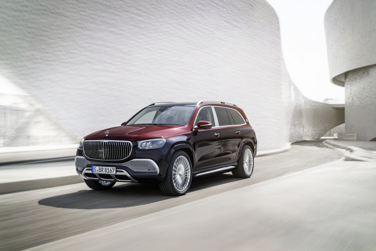 Mercedes-Maybach GLS 600 4MATIC là sản phẩm siêu sang mới nhất được nhà sản xuất của Đức trình làng tại thị trường Việt Nam, SUV này được phân phối chính hãng với mức giá 11,5 tỷ đồng (đã bao gồm thuế GTGT) cùng nhiều trang bị tùy chọn cá nhân hóa đa dạng. Những chiếc Mercedes-Maybach GLS 600 4MATIC đầu tiên sẽ chính thức tới Việt Nam trong quý III/2021. 
