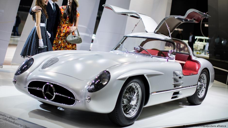  Chỉ có duy nhất hai chiếc Mercedes-Benz 300 SLR Uhlenhaut Coupe đời 1955 trên toàn thế giới. Ảnh: DPA