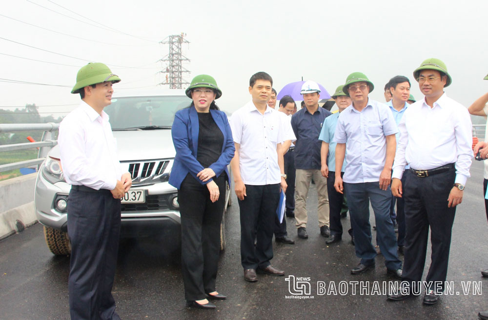  Các đồng chí lãnh đạo tỉnh kiểm tra Dự án đường vành đai 5 vùng Thủ đô Hà Nội (đoạn qua tỉnh Thái Nguyên), tháng 4-2022.