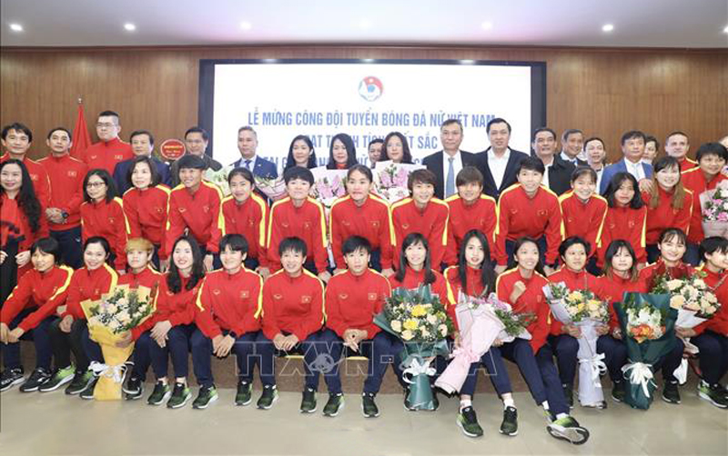  Cầu thủ đội tuyển bóng đá nữ Việt Nam tại lễ mừng công. Ảnh: Minh Quyết/TTXVN