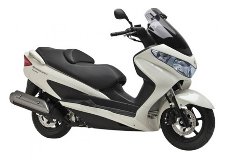  Mẫu xe Bugman 125 phiecirc;n bản 2011 của Suzuki.