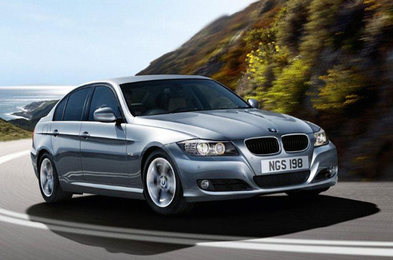  BMW 3 Series iEdition là phiên bản đầu tiên được tích hợp hệ thống điều khiển trung tâm iDrive thế hệ mới.