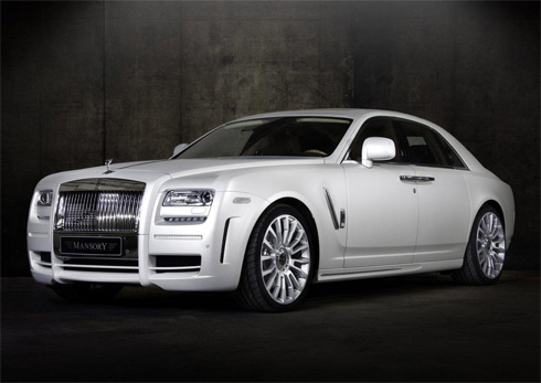 Rolls-Royce White Ghost Limited mang magrave;u trắng ngọc trai.