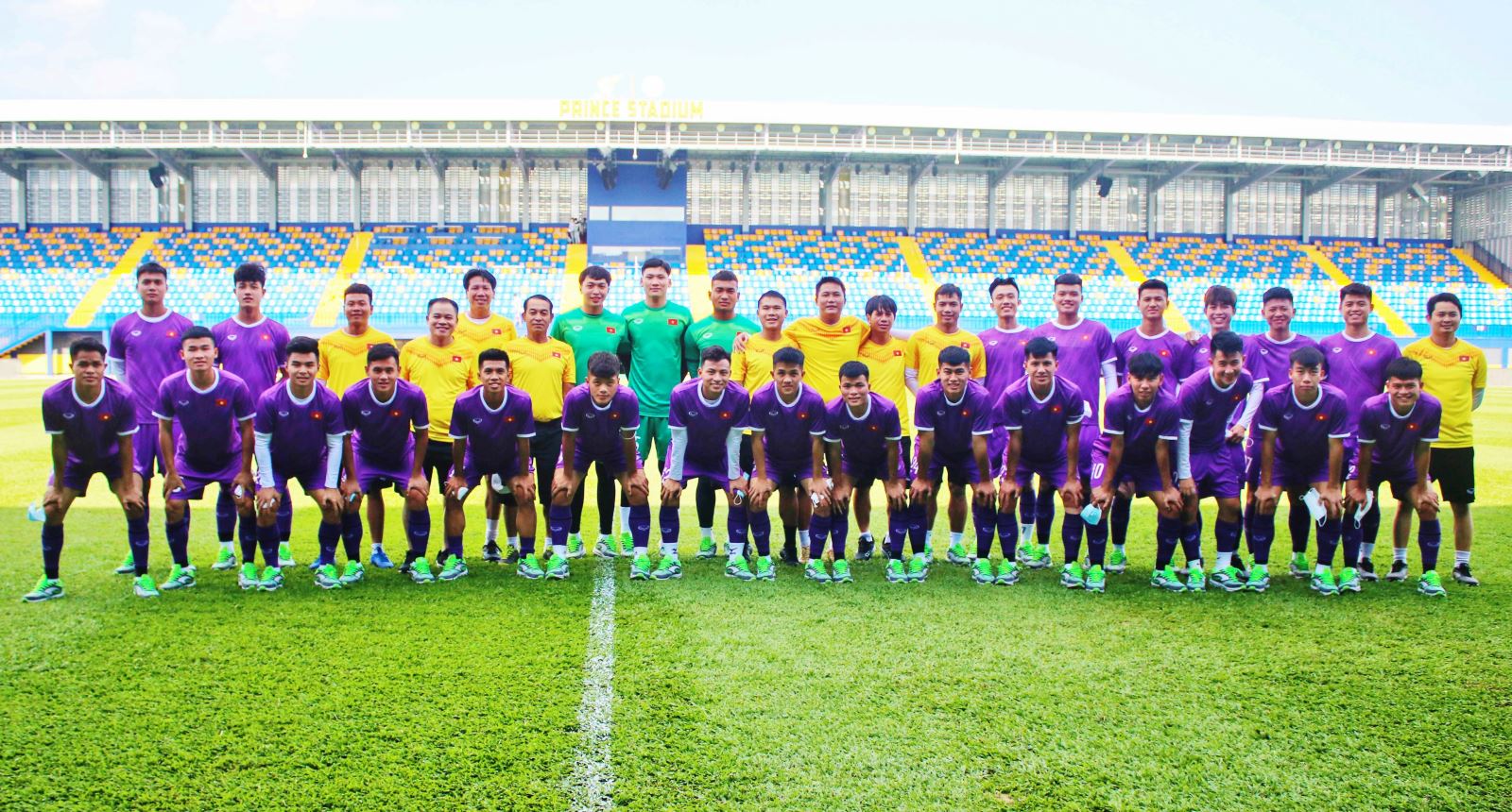  Chiều 17/2, U23 Việt Nam đã có 30 phút tham quan sân thi đấu chính thức Prince. Ảnh: VFF