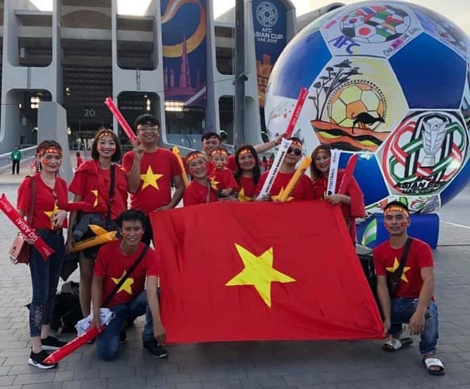  Các cổ động viên có cơ hội vào sân cổ vũ đội tuyển Việt Nam. (Ảnh: VFF).