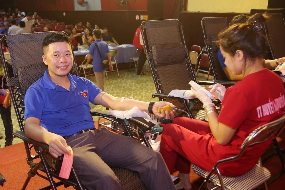 Anh Trần Đức Hưng đã 11 lần tham gia hiến máu tình nguyện.