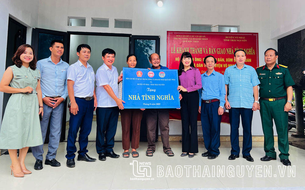  Ngôi nhà mới của gia đình chính sách Đoàn Văn Bản, xóm Đồng Quán, xã Dân Tiến (Võ Nhai), được Hội cán bộ các cơ quan Trung ương và Doanh nhân Bắc Thái tại Hà Nội hỗ trợ 60 triệu đồng.