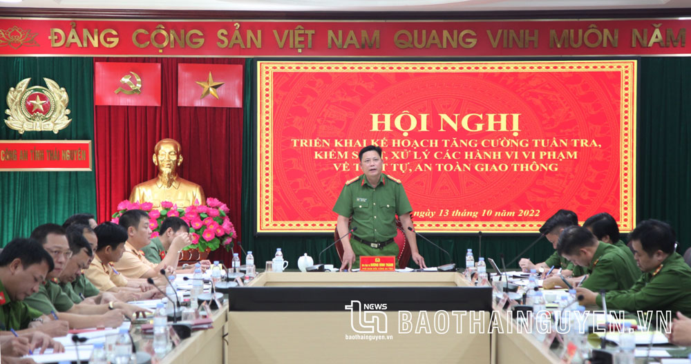 Đại tá Dương Đình Thành, Phó Giám đốc Công an tỉnh, phát biểu tại Hội nghị.