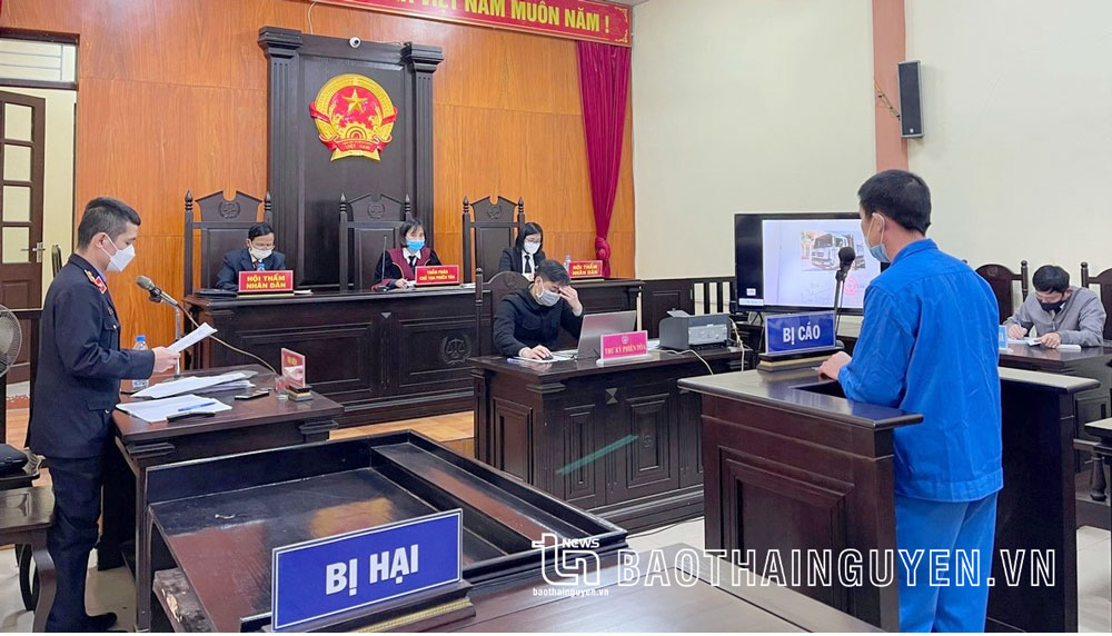  Một phiên toà xét xử vụ án hình sự tại Toà án nhân dân huyện Phú Bình có sử dụng hồ sơ vụ án được số hóa.