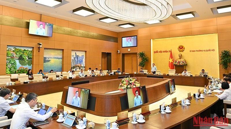  Phiên họp chuyên đề pháp luật của Ủy ban Thường vụ Quốc hội thảo luận dự án Luật Khám bệnh, chữa bệnh (sửa đổi).