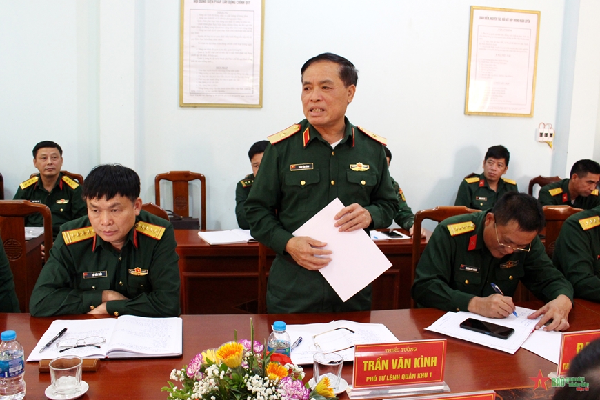 Thiếu tướng Trần Văn Kình, Phó Tư lệnh Quân khu 1, Trưởng Ban quản lý dự án Quân khu 1, phát biểu tại Hội nghị.