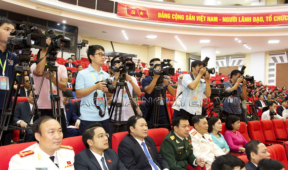 Phóng viên các cơ quan báo chí tác nghiệp tại Đại hội đại biểu Đảng bộ tỉnh Thái Nguyên lần thứ XX, nhiệm kỳ 2020-2025. (Ảnh: T.L)