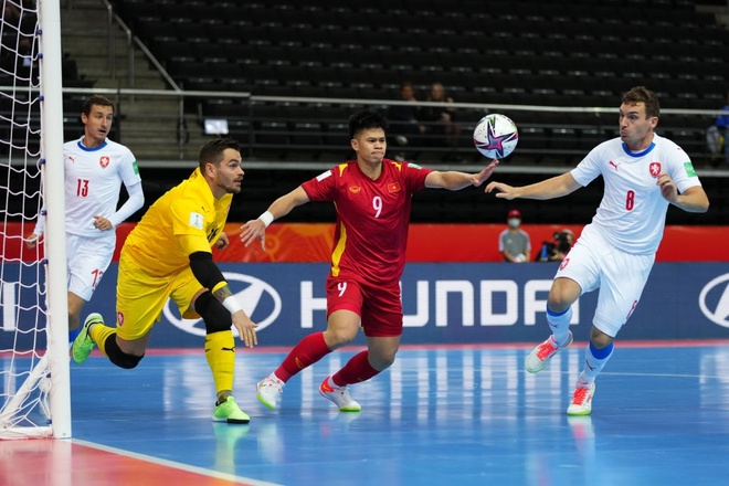  ĐT futsal Việt Nam đã chơi đầy quyết tâm trước CH Czech. Ảnh: Báo Bóng Đá