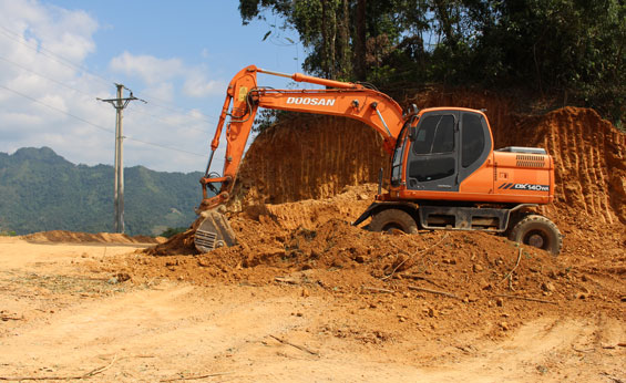  Tuyến đường Ngọc Sơn II - Tân Kim, xã Thần Sa (Võ Nhai)) dài hơn 4km đang được đầu tư xây dựng với kinh phí gần 6,5 tỷ đồng, dự kiến đến giữa tháng 12 tới sẽ hoàn thành.
