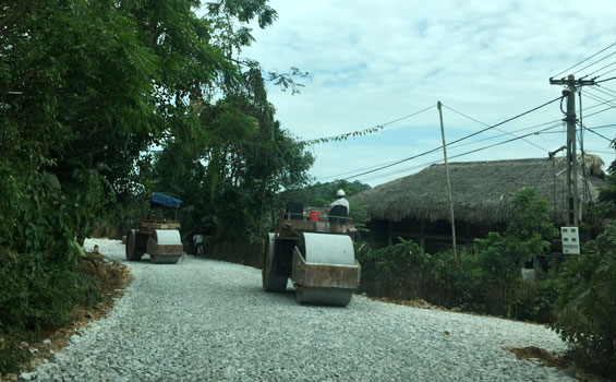  Tuyến đường liên xã đi qua xã Phúc Lương (Đại Từ) đang đầu tư trải nhựa.