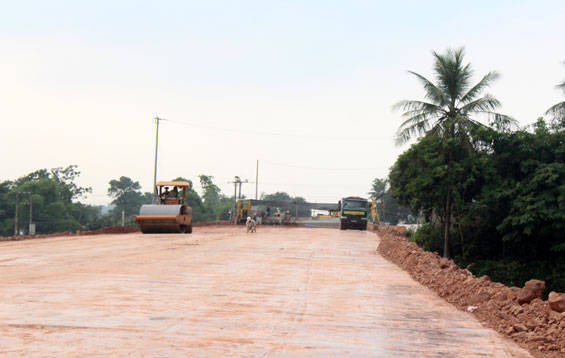  Các nhà thầu đang nỗ lực đẩy nhanh tiến độ thi công tuyến đường Thái Nguyên - Chợ Mới (Bắc Kạn).