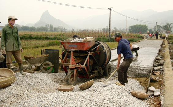  Nhờ thực hiện tốt các quy ước, hương ước trong xây dựng các công trình công cộng, hàng năm xóm Tam Thái vận động nhân dân đóng góp hàng trăm triệu đồng làm đường bê tông nội đồng và dân sinh