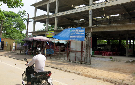  Do nhà đầu tư không còn khả năng tài chính nên Dự án Trung Tín Building (trên địa bàn phường Trưng Vương, T.P Thái Nguyên) bị bỏ không nhiều năm nay.