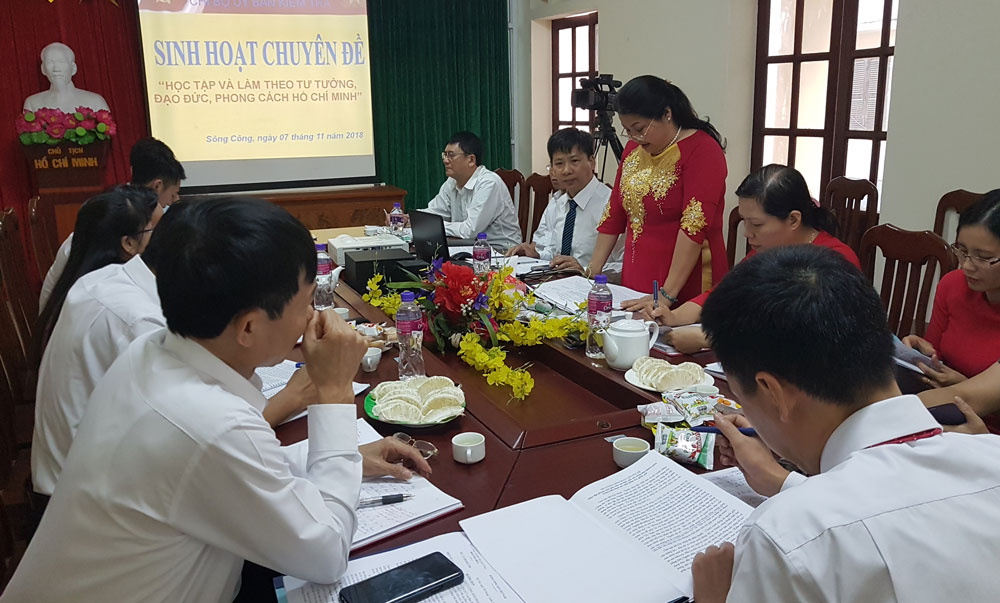  Một buổi sinh hoạt chuyên đề của Chi bộ Ủy ban Kiểm tra Thành ủy Sông Công.