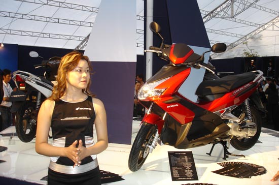 Mẫu xe Honda Air Blade đatilde; bị nhiều cơ sở kinh doanh quot;lagrave;m giaacute;quot; ngay từ khi được tung ra thị trường vagrave;o giữa thaacute;ng 4/2007.
