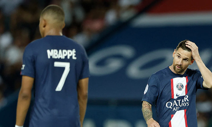  Mức đãi ngộ kỷ lục dành cho Mbappe và Messi khiến PSG gặp rắc rối với UEFA. Ảnh: Reuters