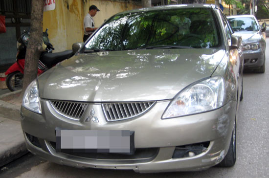 Kiểm tra kỹ thacirc;n vỏ khi mua xe cũ.