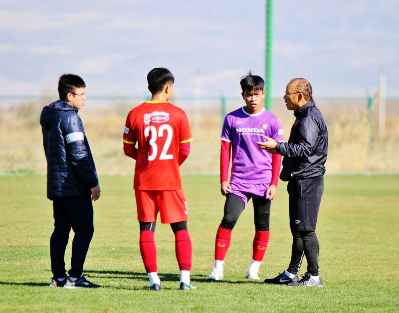 Tuyển U23 Việt Nam sẽ thi đấu dựa trên bộ khung được đánh giá là nổi trội hơn như thủ thành Văn Toản, hậu vệ Việt Anh, Thanh Bình, tiền vệ Văn Đô, Văn Xuân, Hữu Thắng, Hoàng Anh. Ảnh: VFF.