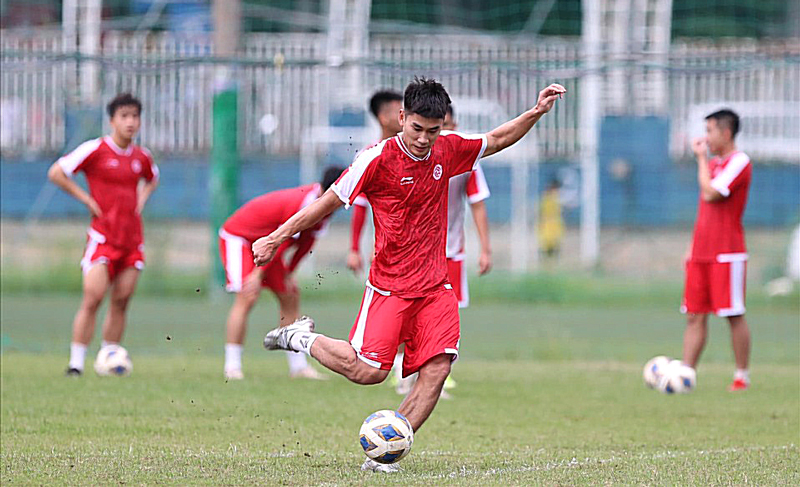  Cầu thủ Nhâm Mạnh Dũng vẫn nỗ lực tìm kiếm cơ hội đá chính cho Viettel FC. Ảnh: VTFC