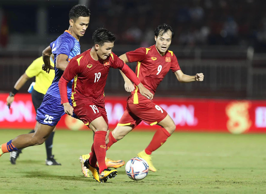   Đội tuyển Việt Nam (áo đỏ) có giải đấu khá thành công.