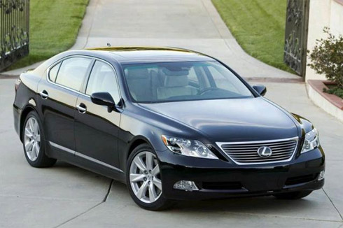 Lexus LS460h - mẫu xe nằm trong lệnh triệu hồi mới nhất của Toyota. 