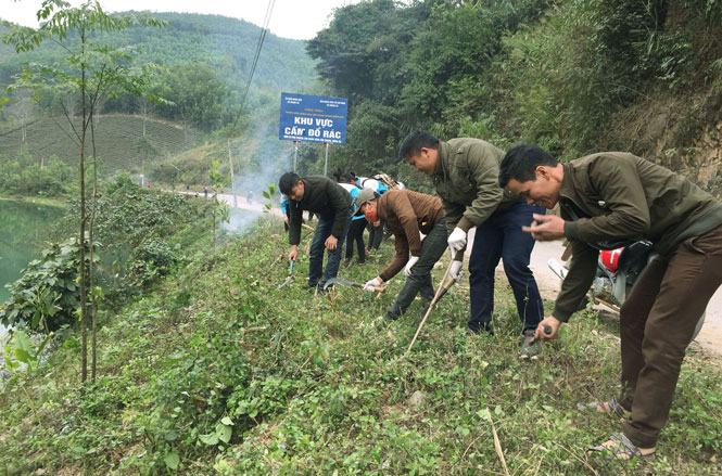 Sau khi báo đăng, chính quyền xã Tràng Xá đã huy động cán bộ, đoàn viên thanh niên, các em học sinh và người dân tiến hành dọn dẹp vệ sinh môi trường ở sông Dong.