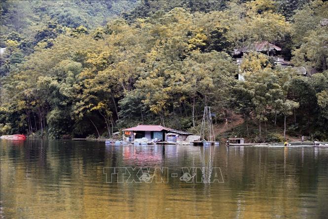 Xóm Đá Bia nằm cạnh hồ Hòa Bình thuộc xã Tiền Phong, huyện Đà Bắc, tỉnh Hòa Bình.