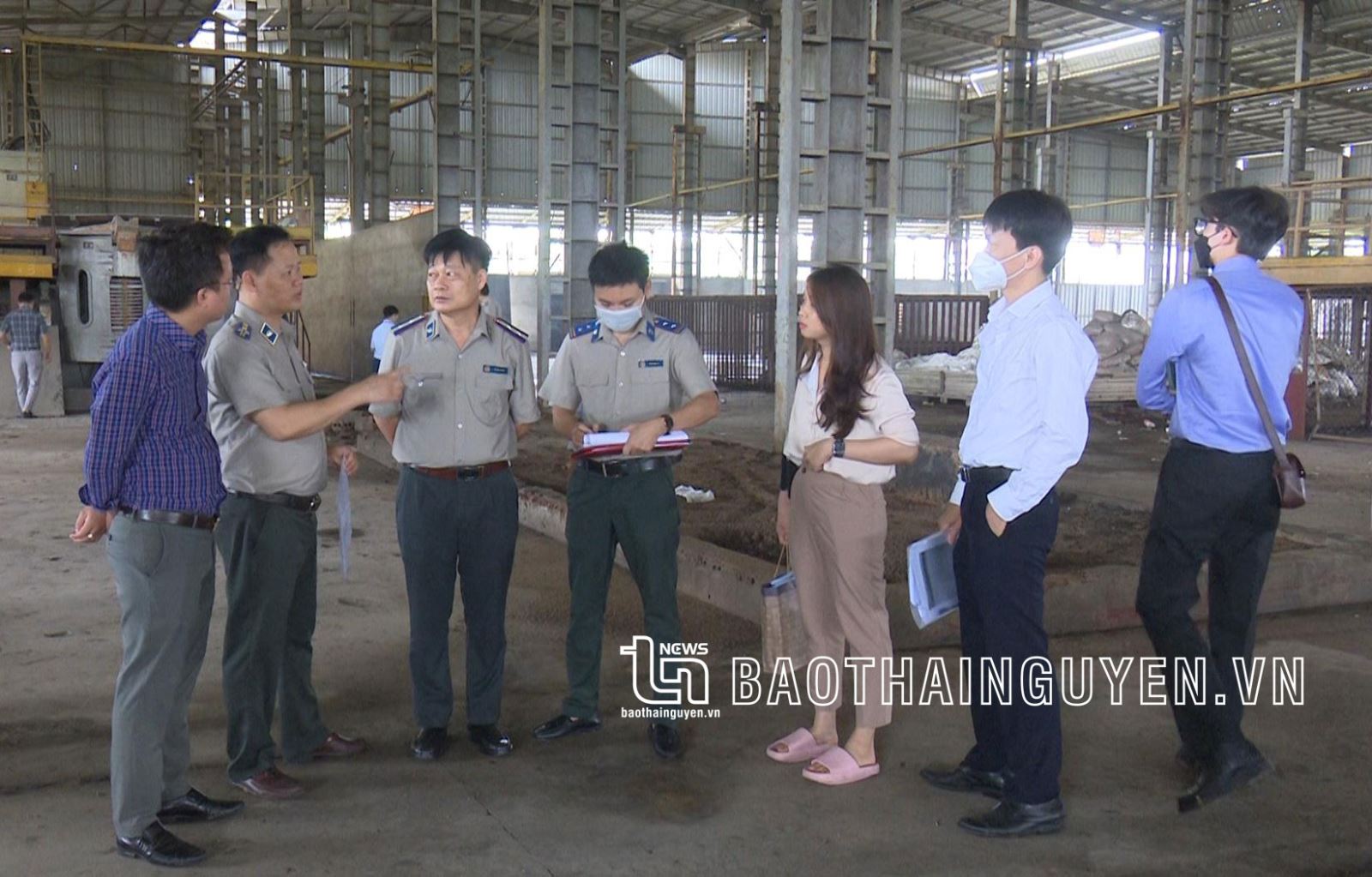  Cơ quan chức năng xác minh tài sản của Công ty TNHH MTV ô tô Xuân Kiên Vinaxuki tại khu B, Khu công nghiệp Nam Phổ Yên.