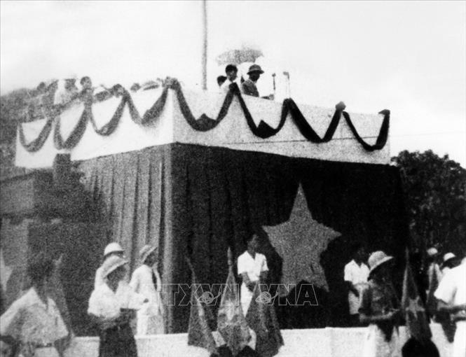  Ngày 2-9-1945, tại Quảng trường Ba Đình lịch sử, Chủ tịch Hồ Chí Minh đọc Tuyên ngôn Độc lập, khai sinh nước Việt Nam Dân chủ Cộng hòa. Ảnh: Tư liệu